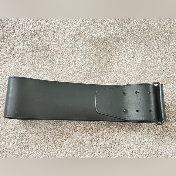 CLUB MONACO Black Patent Leather Adjustable Belt - Picture 2 of 4